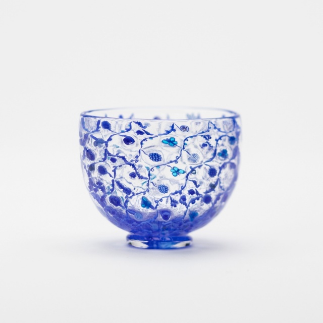商品写真：sake cup ｢Arabesque blu (藍蔓草)｣