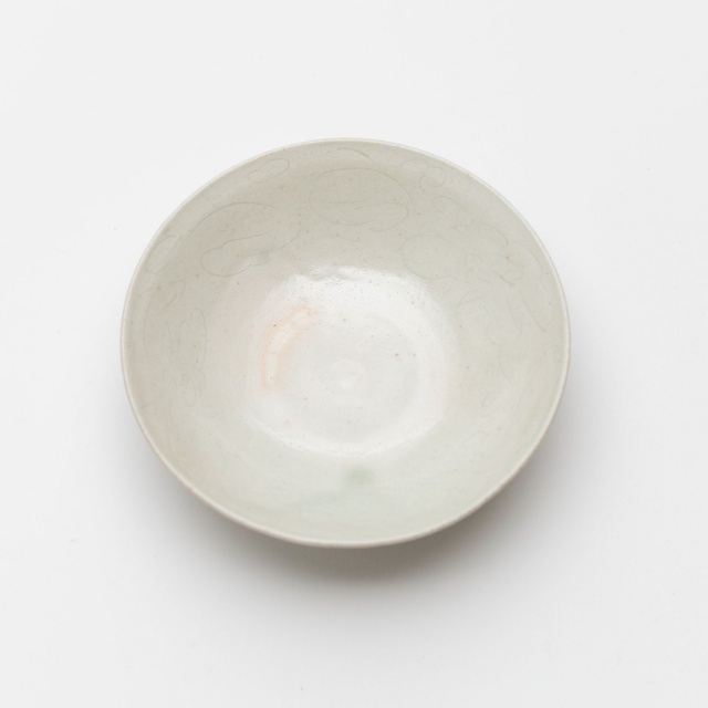 商品写真：線刻砂目積花卉文小皿