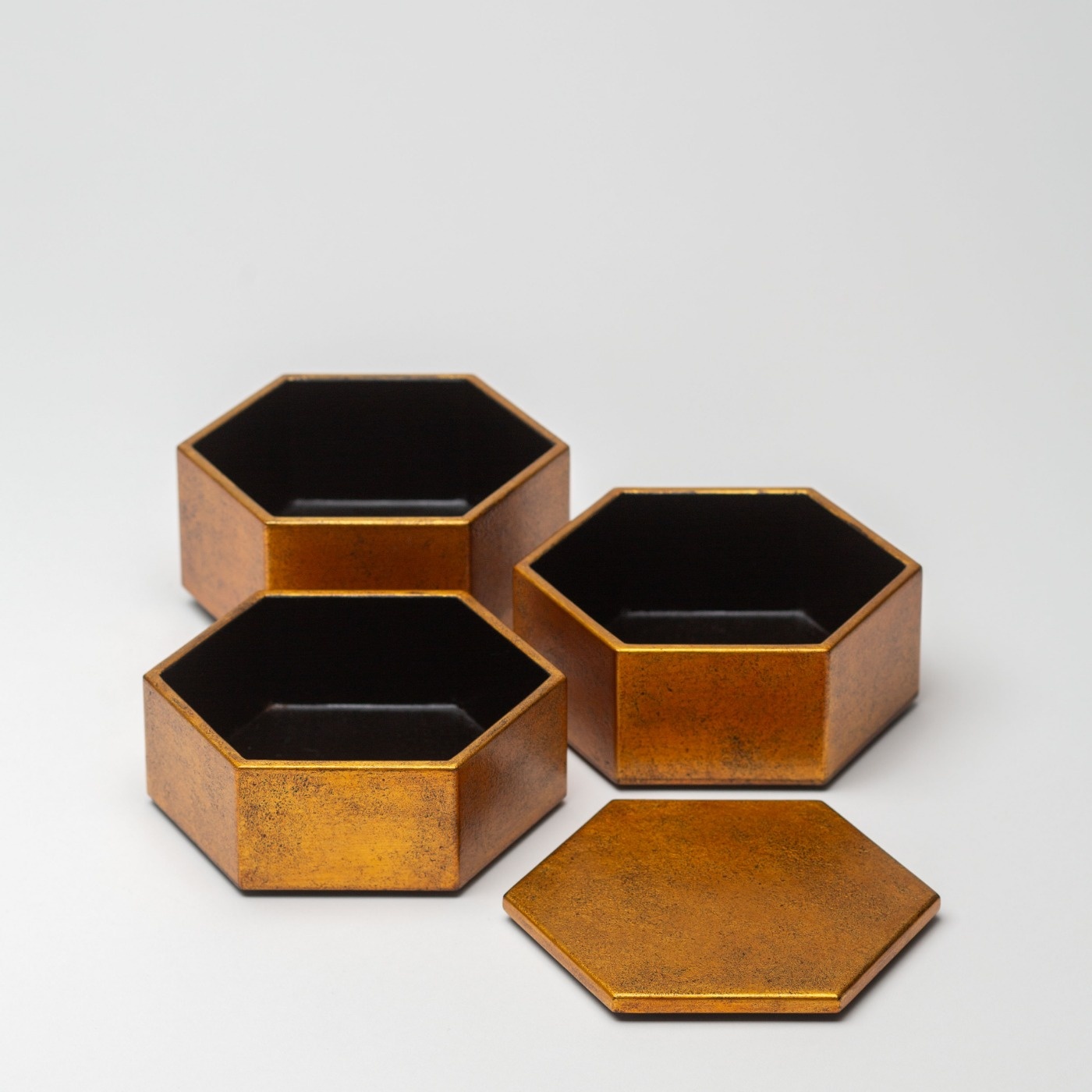 織部焼六角形3段重箱 六角三段重箱 (金) | 木漆工とけし | うつわ | filament