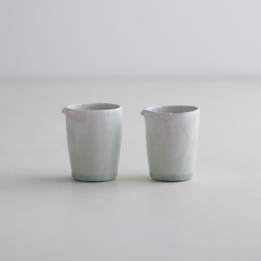 作品写真「白林檎灰釉筒片口」