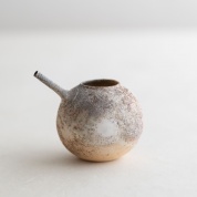 作品写真「白磁窯変注器 2026 c」
