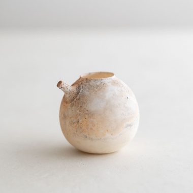 作品写真「白磁窯変注器 2026 d」